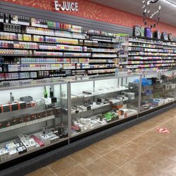 Mr.Puffer VA Vape & Tobacco - Great selection for juice and disposables