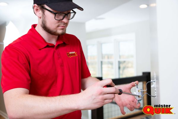 Mister Quik Home Services Logo