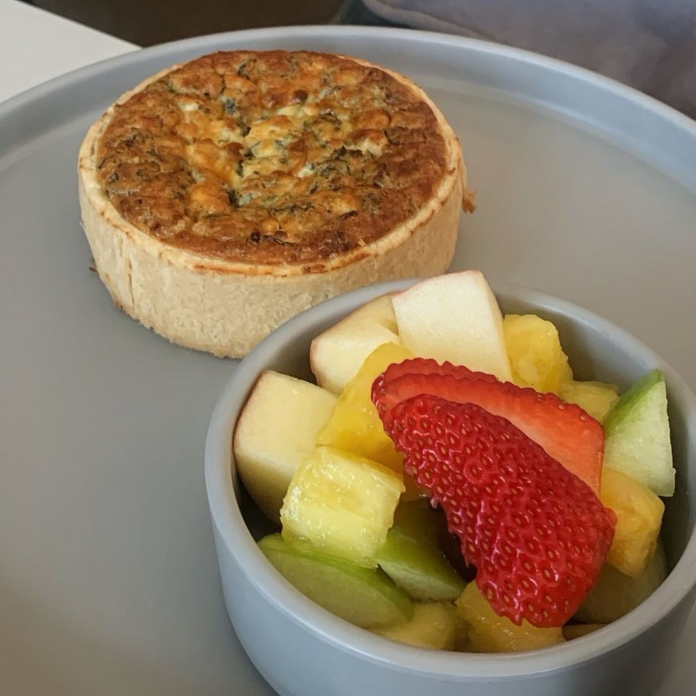Le Coffee Shop - Quiche with fresh fruit. - Breakfast & Brunch Near Me - Temecula, California