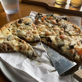 Pint & Plow Brewing - Vegetarian pizza. Good but no flavor and super wet on bottom due to vegetable water. - Pizza Near Me - Kerrville, Texas