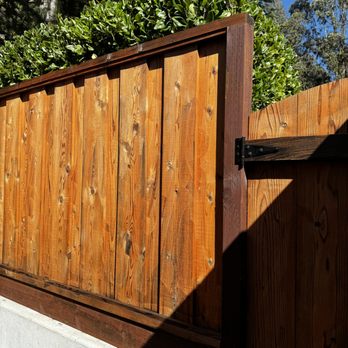San Francisco Landscaping - Redwood fence board on board - Landscaping Near Me - San Francisco, California San Francisco Landscaping - Redwood fence board on board - Landscaping Near Me - San Francisco, California
