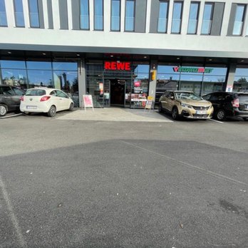 Rewe - Eingang zum Rewe - Grocery Near Me - Germering, BY