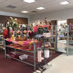 AOSC Thrift - Dishes and artwork