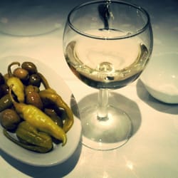 Le Bois le Vent - Olives and peppers and wine