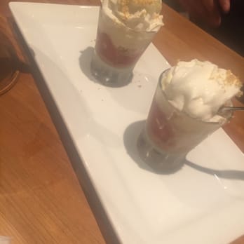 Cheddar's Scratch Kitchen - Mini strawberry cheesecake deserts - American Near Me - Laredo, Texas