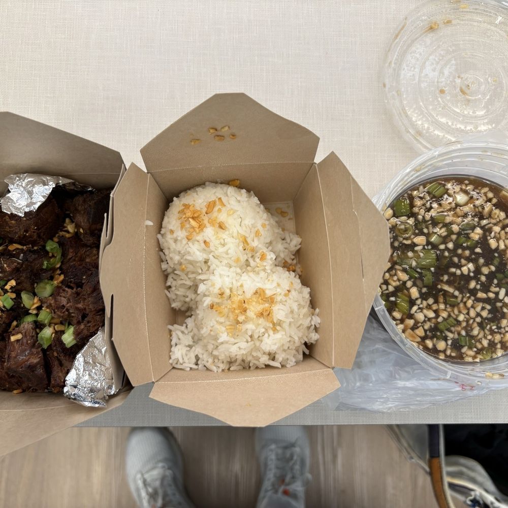 Batchoyan Ilonggo Restaurant - Crispy Beef Pares - Filipino Near Me - Camarillo, California Batchoyan Ilonggo Restaurant - Crispy Beef Pares - Filipino Near Me - Camarillo, California