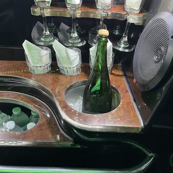 First Class Limousine Service - Complimentary Champagne and Assorted Beverages are included by the company - Limos Near Me - Anaheim, California First Class Limousine Service - Complimentary Champagne and Assorted Beverages are included by the company - Limos Near Me - Anaheim, California