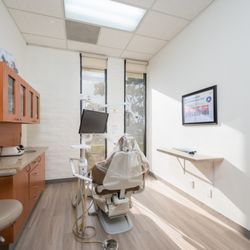 Friendly Smiles Dental - Our Santa Maria dentists perform dental procedures and deliver  treatment from one of our many well equipped and specious dental operatories