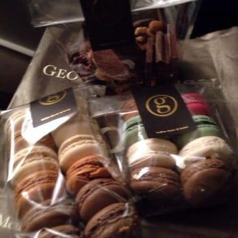 Maison Georges Larnicol - Macaroons and a bag of assorted chocolates - Chocolatiers & Shops Near Me - Paris, 75