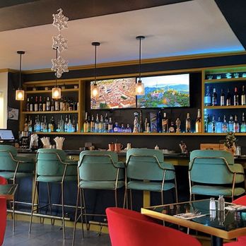 L’Punto - Inside - Peruvian Near Me - Moonachie, New Jersey