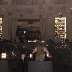 Bullona - Bar and one side of the restaurant