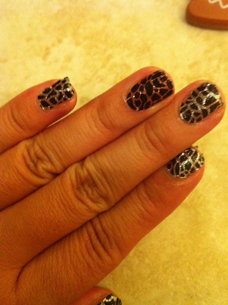 New Revolution Nail Bar Logo