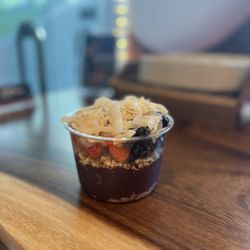 Tropical Tribe - Brazilian bowl with tropical toppings