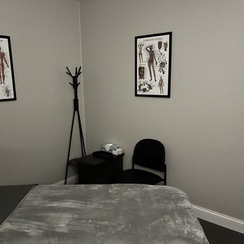 Eric's Essential Spa - Treatment room - Massage Therapy Near Me - Jefferson City, Missouri Eric's Essential Spa - Treatment room - Massage Therapy Near Me - Jefferson City, Missouri