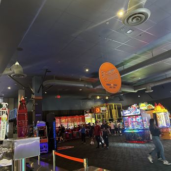 Dave & Buster's Milpitas - San Jose - Bar near game area - Arcades Near Me - Milpitas, California Dave & Buster's Milpitas - San Jose - Bar near game area - Arcades Near Me - Milpitas, California
