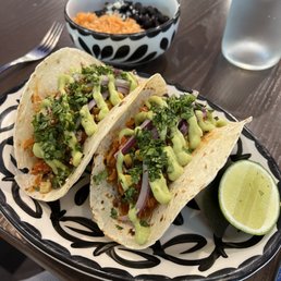 Tinga de Pollo Tacos with rice and beans