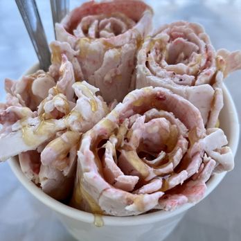 Dreams Rolled Ice Cream - a bowl of food - Food Trucks Near Me - Springfield, Oregon Dreams Rolled Ice Cream - a bowl of food - Food Trucks Near Me - Springfield, Oregon
