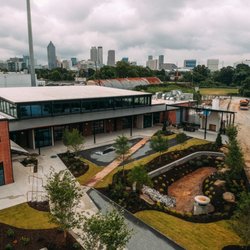 Grace Midtown - Courtyard and pavilion outside auditorium
