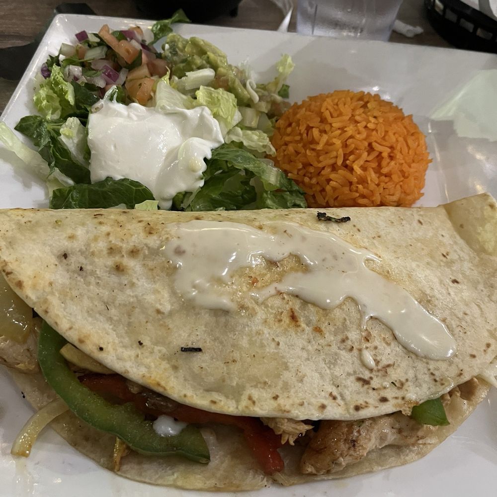 Kalaveras - Quesadilla Fajita Dinner - Mexican Near Me - North Royalton, Ohio Kalaveras - Quesadilla Fajita Dinner - Mexican Near Me - North Royalton, Ohio