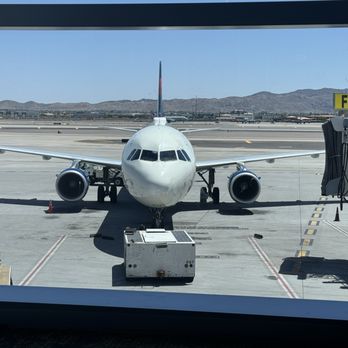 Delta Air Lines - Delta plane - Airlines Near Me - Phoenix, Arizona Delta Air Lines - Delta plane - Airlines Near Me - Phoenix, Arizona
