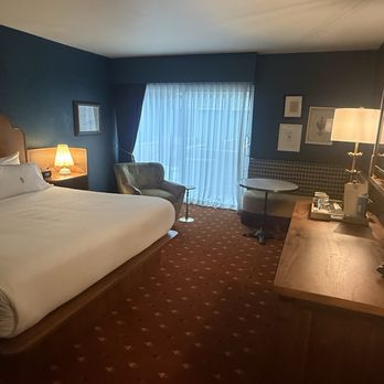 The Hotel Chalet - King room - Hotels Near Me - Chattanooga, Tennessee The Hotel Chalet - King room - Hotels Near Me - Chattanooga, Tennessee