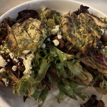 TASTE! Craft Eatery - Paso Robles - Back to basic berry salad with pesto chicken - Salad Near Me - Paso Robles, California TASTE! Craft Eatery - Paso Robles - Back to basic berry salad with pesto chicken - Salad Near Me - Paso Robles, California