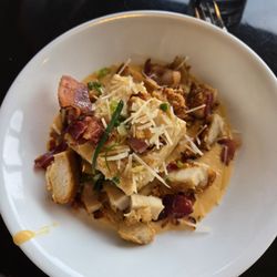 112 On Broadway - Bacon chicken Mac and cheese