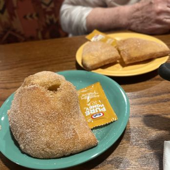 El Jardin - Sopaipillas for dessert - Mexican Near Me - Commerce City, Colorado El Jardin - Sopaipillas for dessert - Mexican Near Me - Commerce City, Colorado