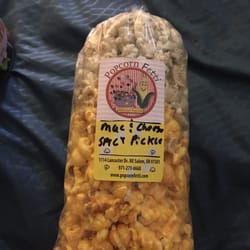 Popcorn Fetti Gourmet Popcorn - Spicy pickle flavor on top and Mac & cheese on the bottom!