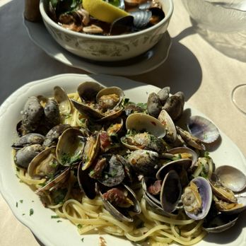 The Pink Door - Linguine Alle Vongole - Italian Near Me - Seattle, Washington The Pink Door - Linguine Alle Vongole - Italian Near Me - Seattle, Washington