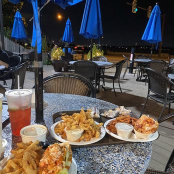 Tony's Clam Shop - Although it is nighttime in this picture, just ahead is the beautiful view of the sea and the Boston skyline. Nice. - Seafood Near Me - Quincy, Massachusetts Tony's Clam Shop - Although it is nighttime in this picture, just ahead is the beautiful view of the sea and the Boston skyline. Nice. - Seafood Near Me - Quincy, Massachusetts