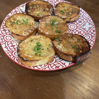 Aroma Italia - Garlic bread appetizers - Pizza Near Me - Honolulu, Hawaii