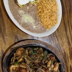 El Veracruz Mexican Restaurant - Delicious fajitas with beans & rice