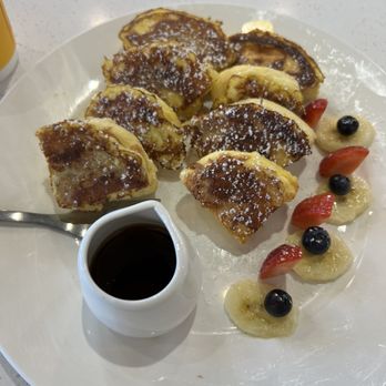 Fluffy Fluffy Dessert Cafe - French toast classic pancakes - Desserts Near Me - Buford, Georgia