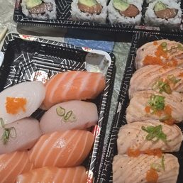 Chef's 8 Piece Nigiri Roll Combo Chef's 8 Piece Nigiri Roll Combo