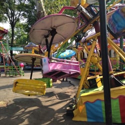 Parque Álamos - Juegos mecánicos en el parque Álamos