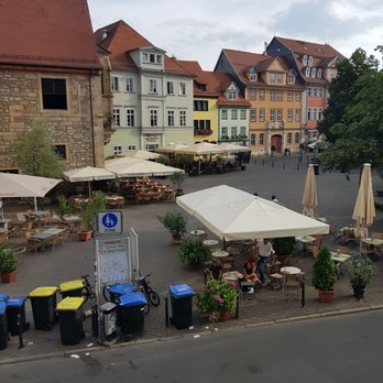 Kurhaus Simone - Blick auf Tische auf dem Wenigemarkt - Cafes Near Me - Erfurt, TH Kurhaus Simone - Blick auf Tische auf dem Wenigemarkt - Cafes Near Me - Erfurt, TH