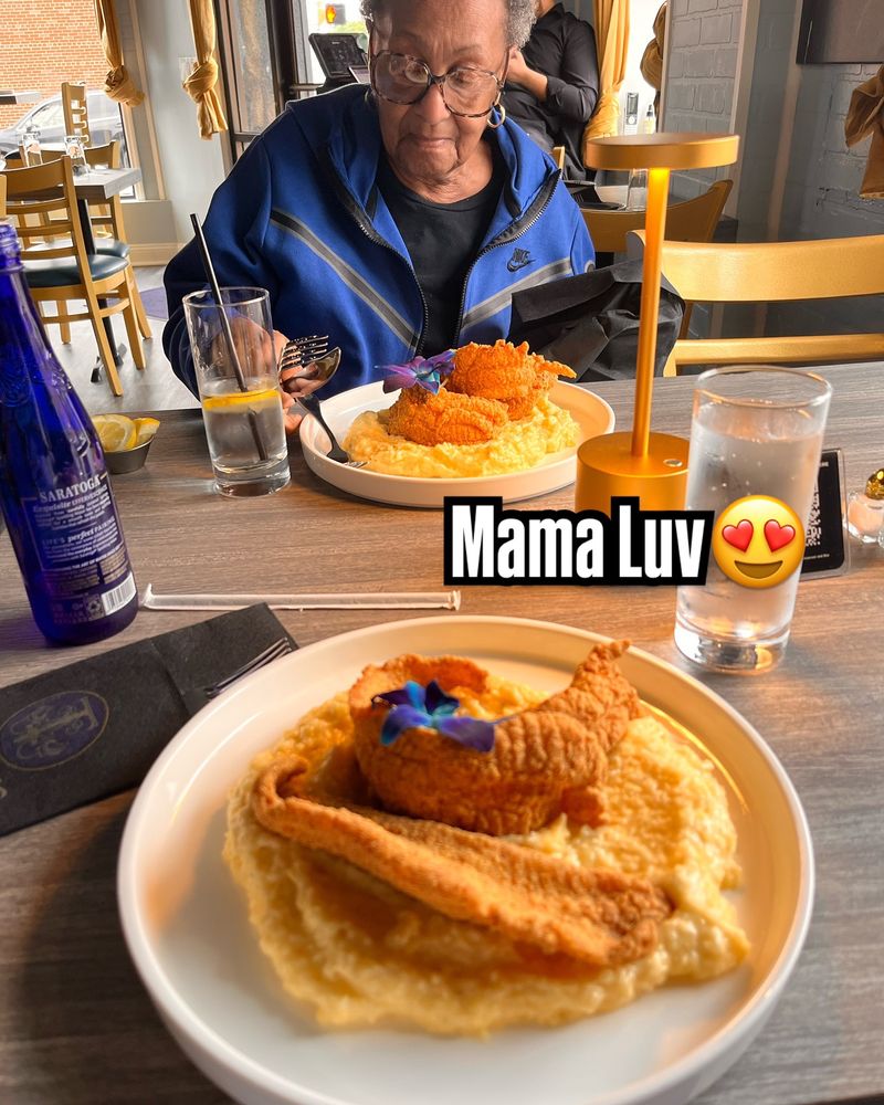 Food from Sweet T'S Southern Eatery