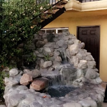 Casa Bella Inn - Nice fountain under our room and stairs. - Hotels Near Me - Los Angeles, California