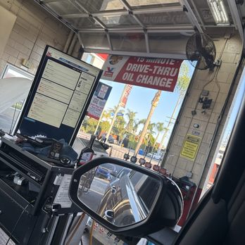 Valvoline Instant Oil Change - Oil Change Stations Near Me - Long Beach, California Valvoline Instant Oil Change - Oil Change Stations Near Me - Long Beach, California