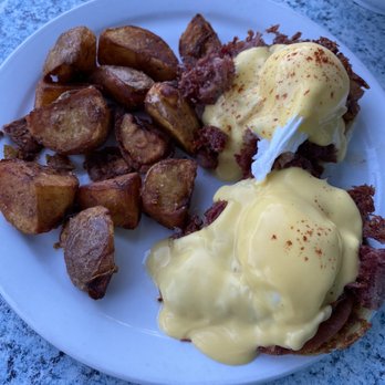 Kihei Caffe - Irish Benedict - Hawaiian Near Me - Kihei, Hawaii