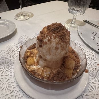 Hy's Steak House - Apple turnover flambé - Steakhouses Near Me - Honolulu, Hawaii