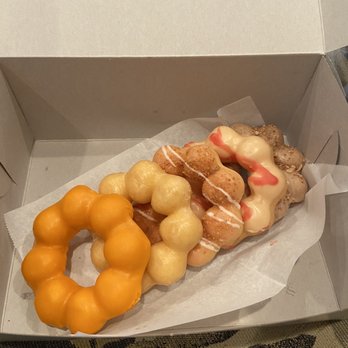 Friendly Donuts - Left to right: Thai Tea, original, white chocolate guava, pomegranate orange, Cinnamon Toast Crunch - Donuts Near Me - Orange, California Friendly Donuts - Left to right: Thai Tea, original, white chocolate guava, pomegranate orange, Cinnamon Toast Crunch - Donuts Near Me - Orange, California