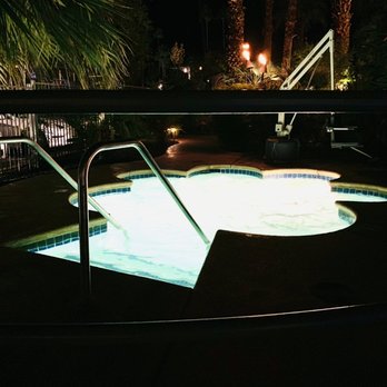 Caliente Tropics Resort - Jacuzzi - Hotels Near Me - Palm Springs, California Caliente Tropics Resort - Jacuzzi - Hotels Near Me - Palm Springs, California