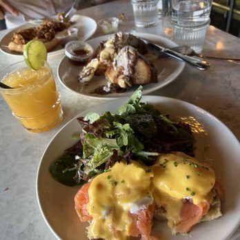 H Cafe - Smoked Salmon Eggs Benedict & Mixed Greens - Breakfast & Brunch Near Me - Los Angeles, California