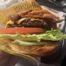 WNB Factory Wings & Burger - Bacon Burger