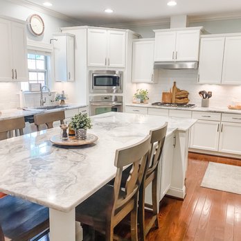 319 Design - a kitchen with a center island - Interior Design Near Me 319 Design - a kitchen with a center island - Interior Design Near Me