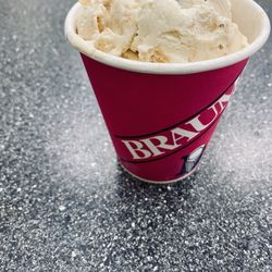 Braum's Icecream & Dairy Stores - Peanut Butter Cup Ice Cream
