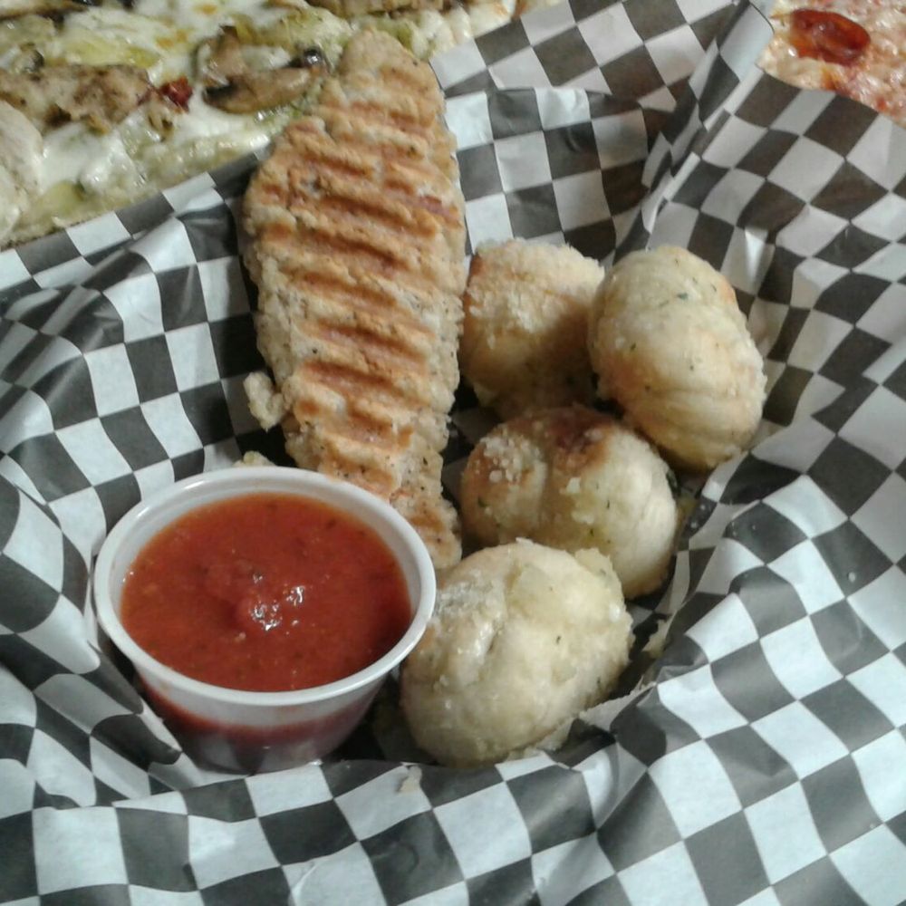 Fratelli's Pizza Parlor - Salad Near Me - Redding, California