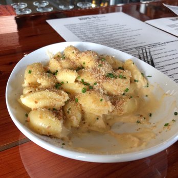 Hops & Thyme - The Mac and cheese! Really good not too strong - Beer Gardens Near Me - Lakeway, Texas Hops & Thyme - The Mac and cheese! Really good not too strong - Beer Gardens Near Me - Lakeway, Texas